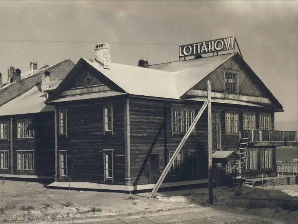 Lottakanttiini Lottahovi