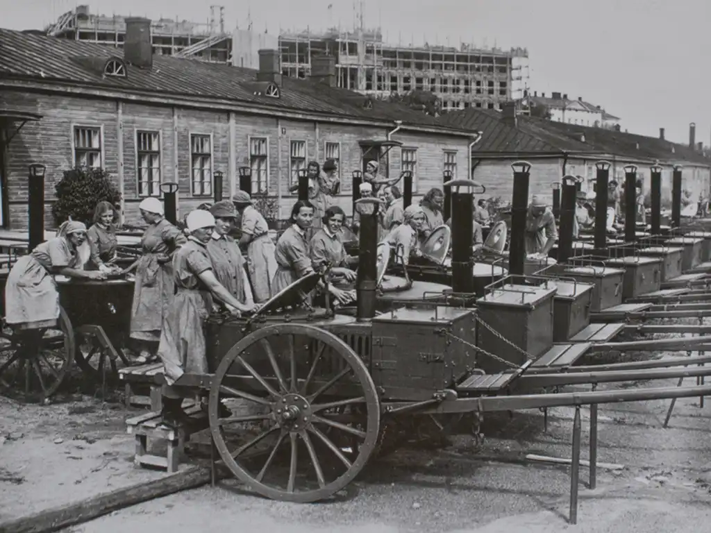 Lotat järjestämässä suurmuonitusta