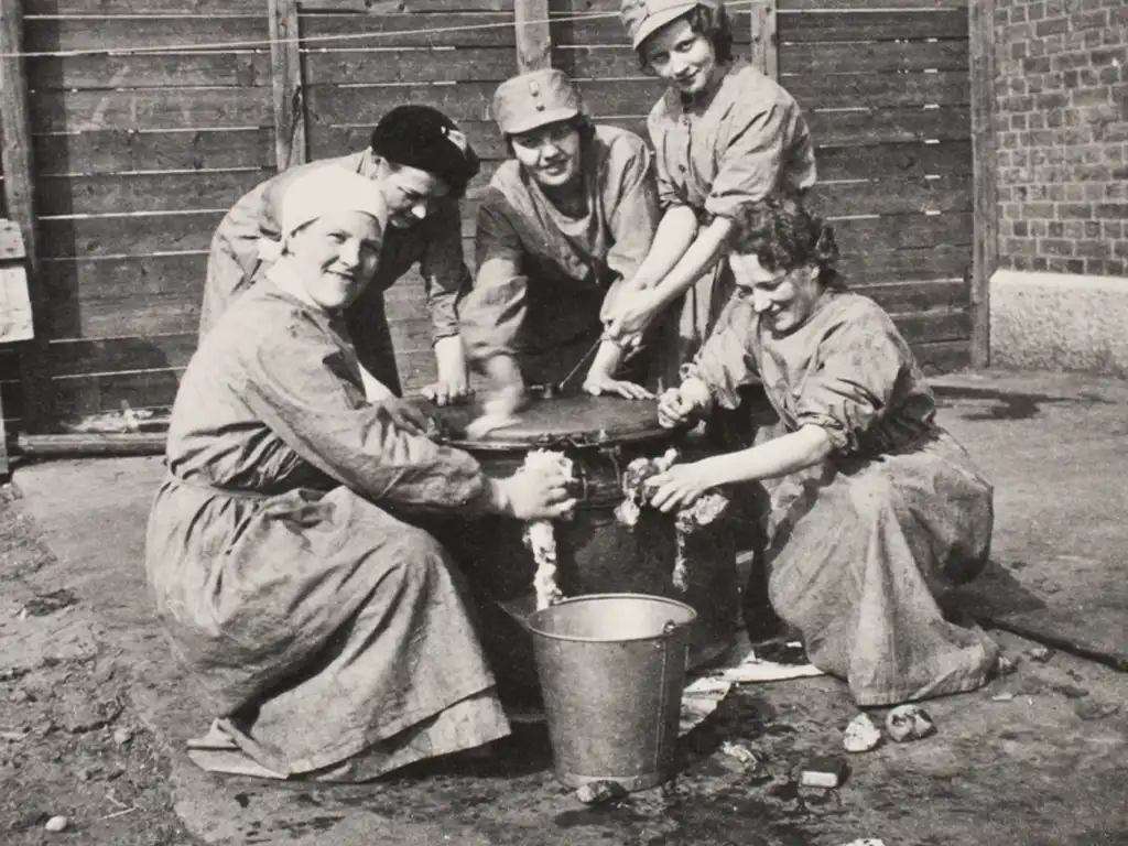 Iloisia muonittajalottia