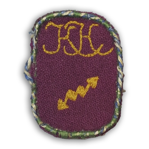 Lottamerkit kuvailtuna: Radiosähköttäjälotan merkissä on keltainen salama violetilla pohjalla