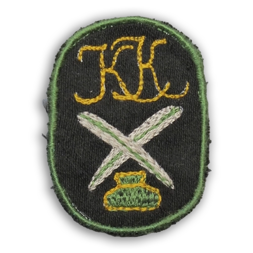 Toimistolotan merkki, jossa on vihreä mustepullo ja kaksi valkoista sulkakynää mustalla pohjalla.