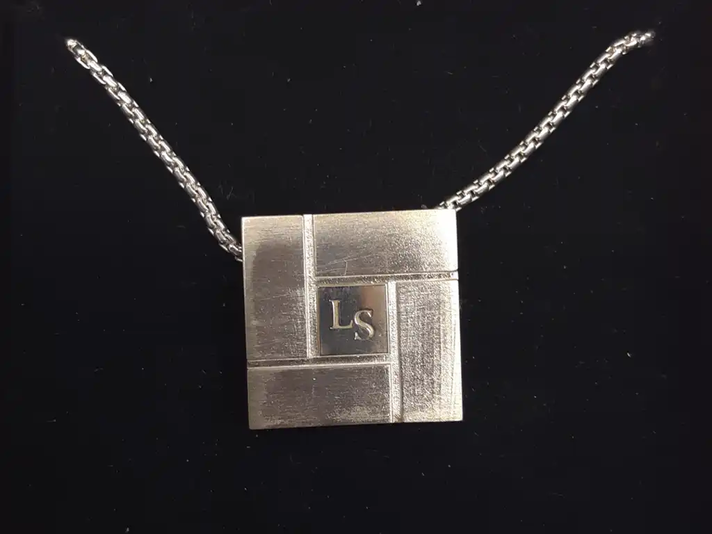 Lotta Svärd Säätiön lahjakoru