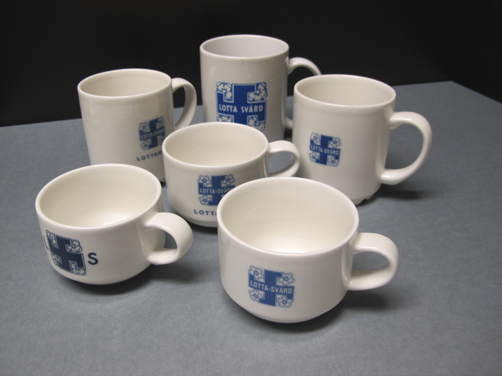 Lottamuseossa myynnissä ja käytössä olleet lottakahvikupit ja kahvimukit ovat uustuotantoa.
