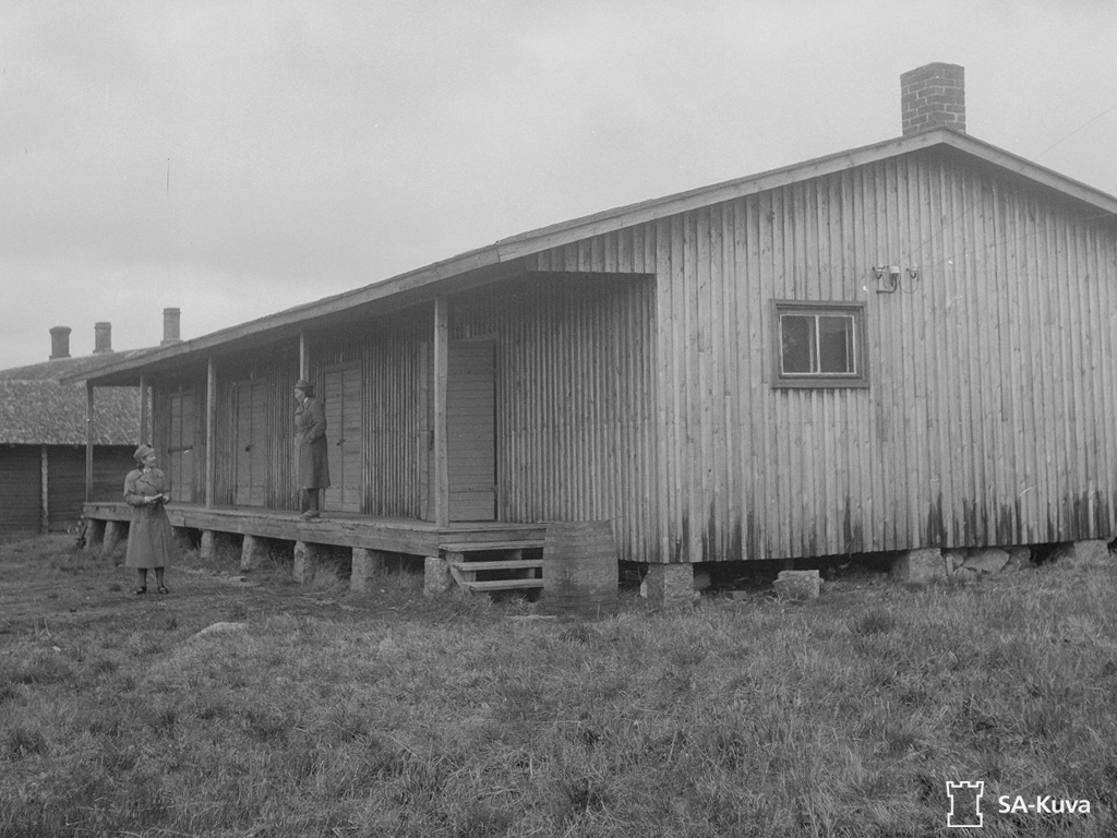 Varastorakennuksia. Luumäki 28.5.1944