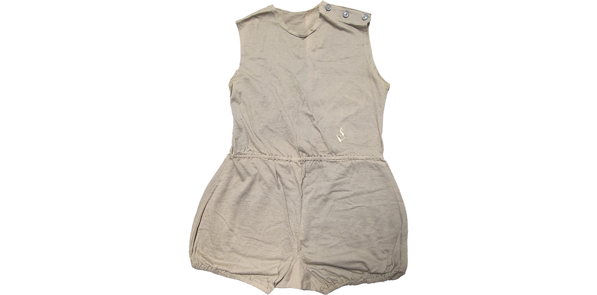 Lottien voimistelupuku.