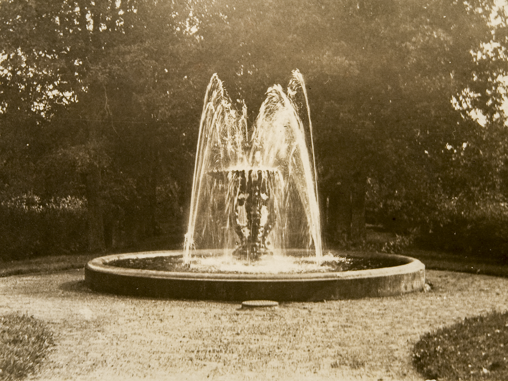 Fagervikin kartanon suihkulähde 1910 Museovirasto cc by.