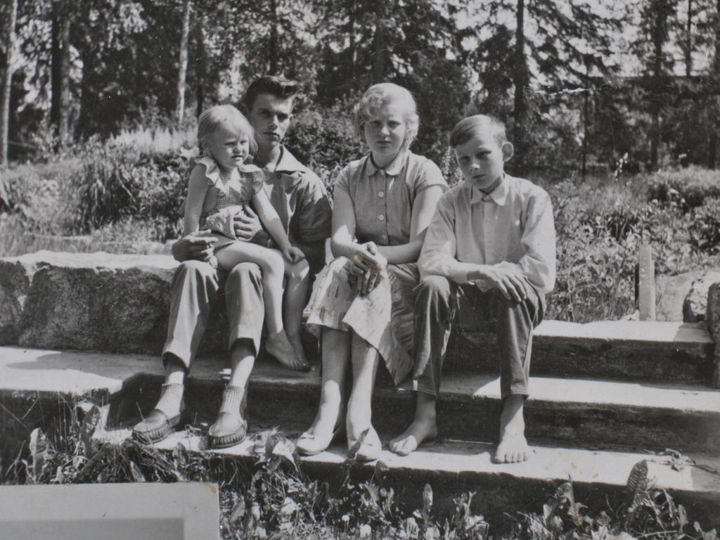 Syvärannan päärakennuksen raunioilla 1958.